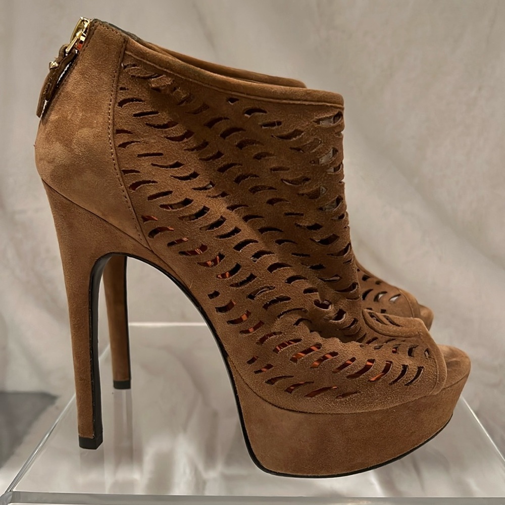 Via Spiga platform 5” heel suede shoes in open toe camel color size 6